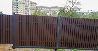 Купить распашные ворота из штакетника Амурск, цена от 2760 руб.