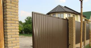 Купить откатные ворота из профнастила Амурск, цена от 1771 руб.